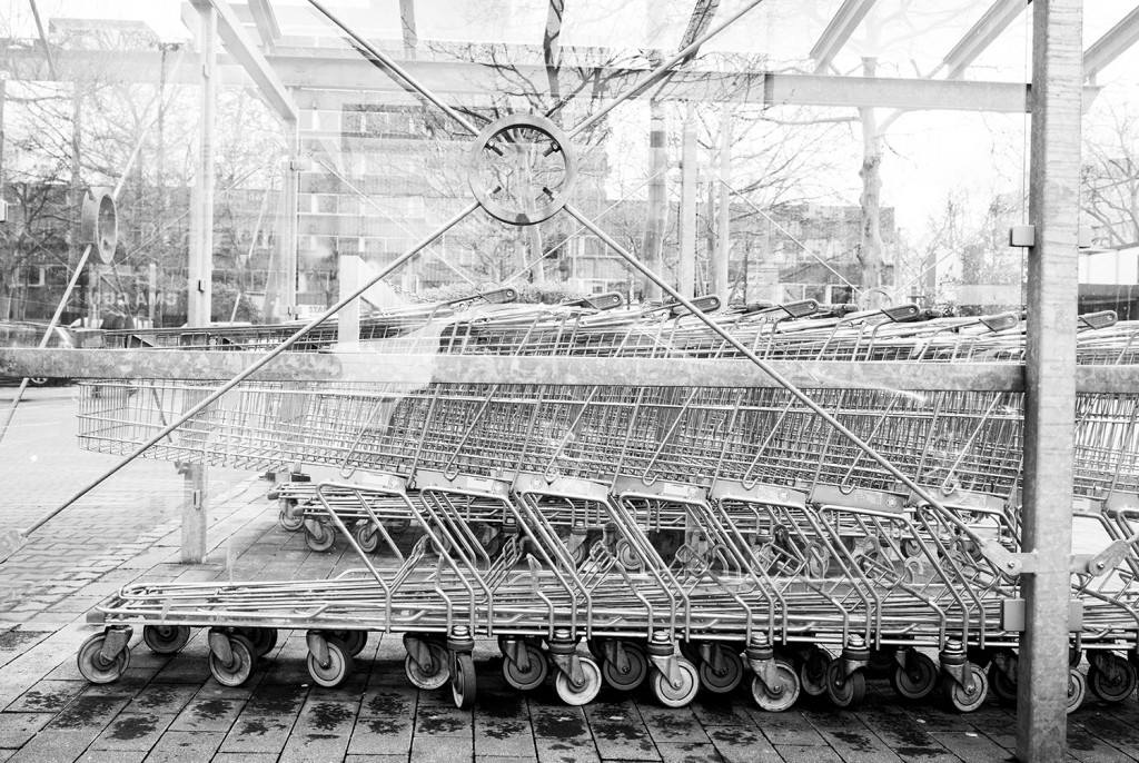 Saturday, April 4th, 2015 in Frankfurt - Number 095 of 366mm Shopping cart to support the weekend shopping