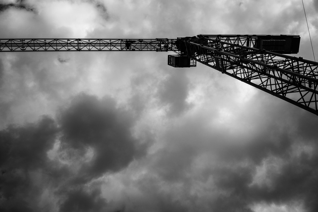 Tuesday, May 5th, 2015 in Frankfurt - City - Number 126 of 366mm Update to Number 052 - Crane draped in clouds